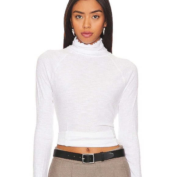 Free People Tops - FREE PEOPLE WHITE TURTLENECK